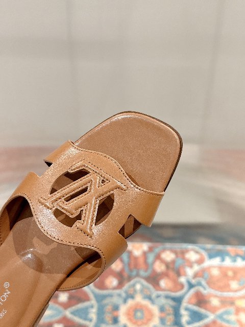Counterfeit Louis Vuitton Shoes detail view visual reference