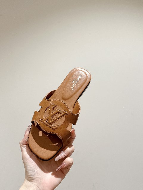 Counterfeit Louis Vuitton Shoes detail view visual reference