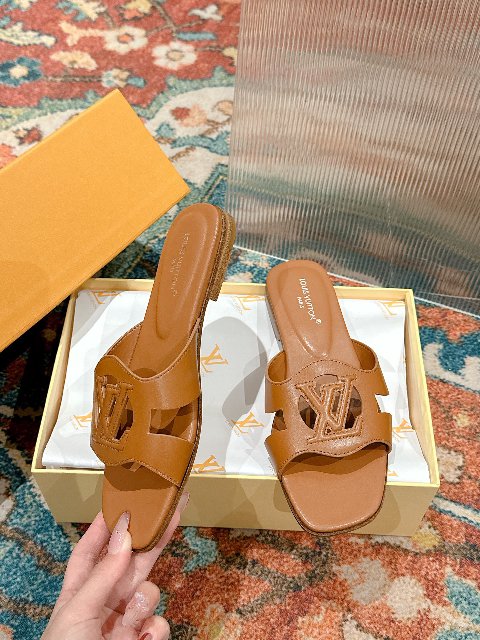 Counterfeit Louis Vuitton Shoes detail view visual reference