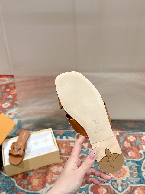 Counterfeit Louis Vuitton Shoes detail view visual reference