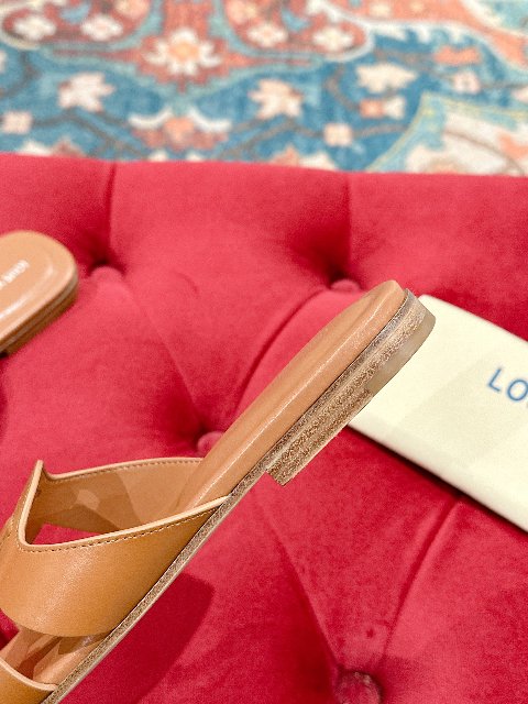 Counterfeit Louis Vuitton Shoes detail view visual reference