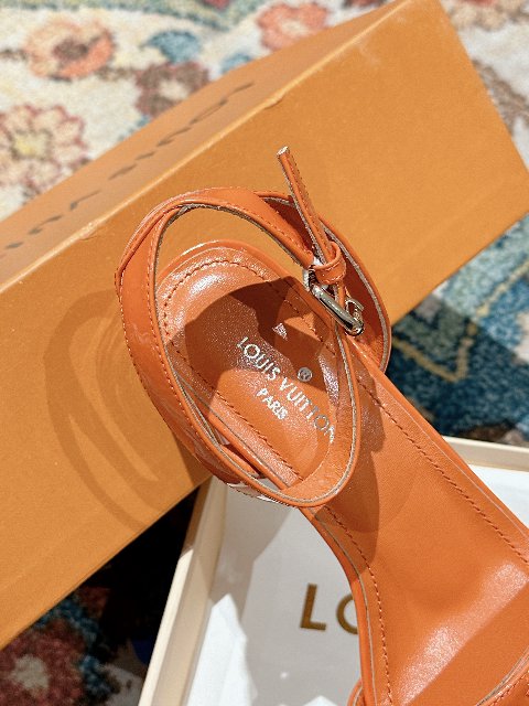 Counterfeit Louis Vuitton Shoes detail view visual reference