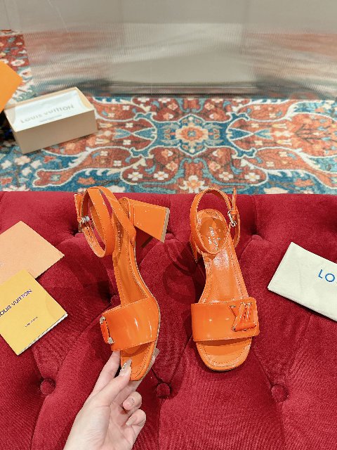 Counterfeit Louis Vuitton Shoes detail view visual reference