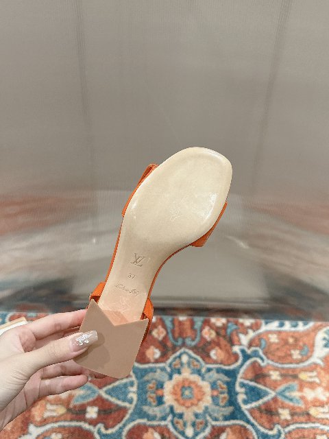 Counterfeit Louis Vuitton Shoes detail view visual reference