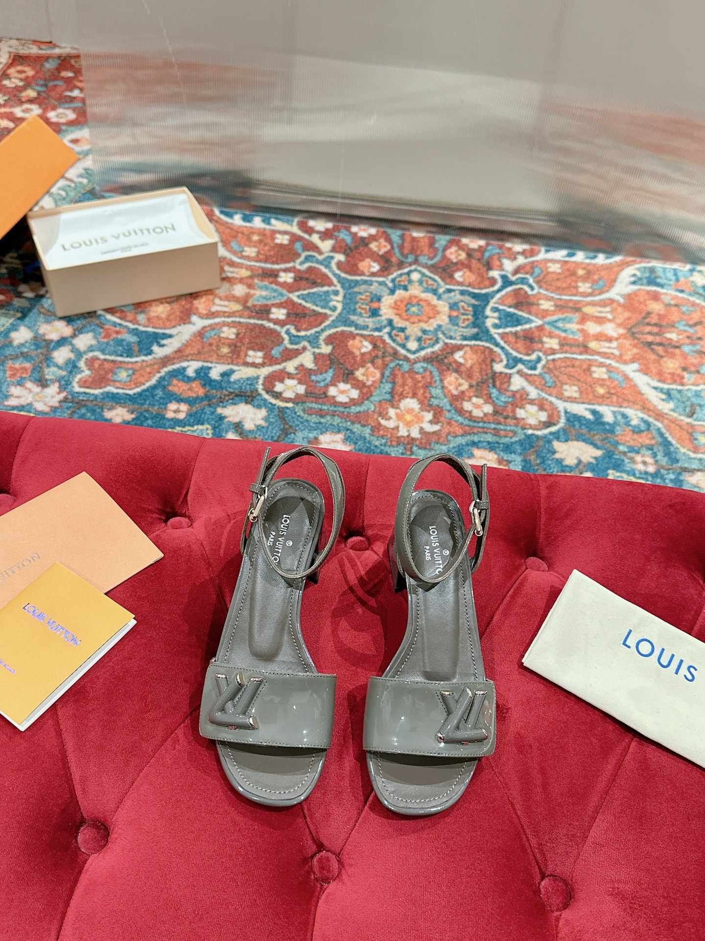 Counterfeit Louis Vuitton Shoes front view visual reference