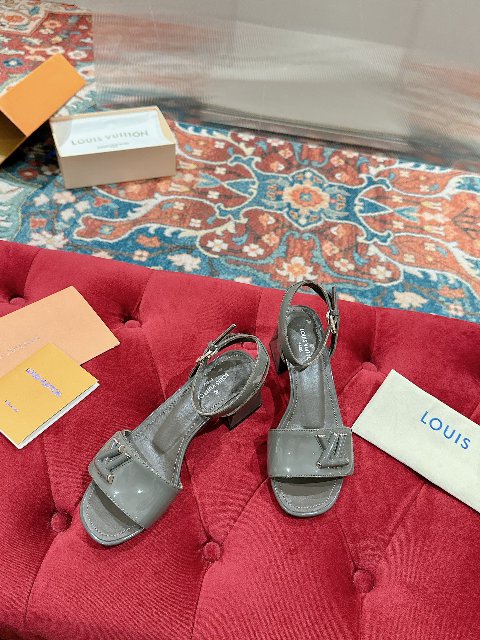 Counterfeit Louis Vuitton Shoes detail view visual reference
