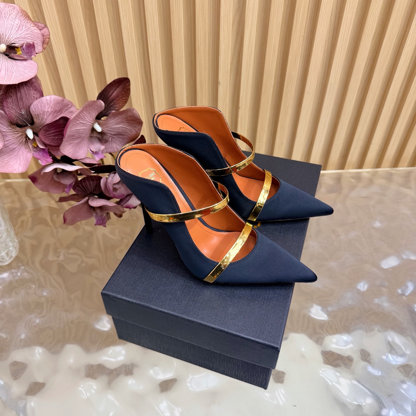 Counterfeit Malone Souliers P310 front view visual reference