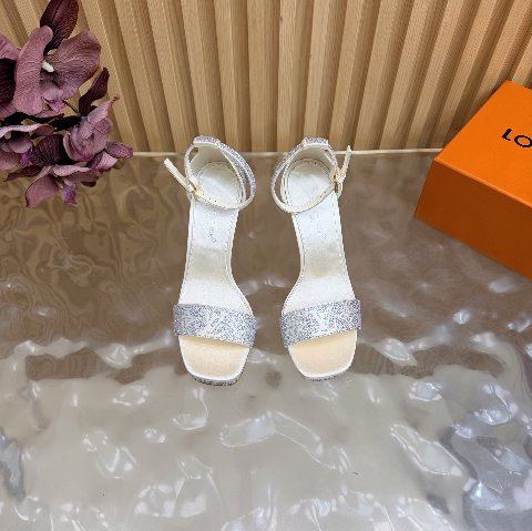 Counterfeit Louis Vuitton Shoes detail view visual reference