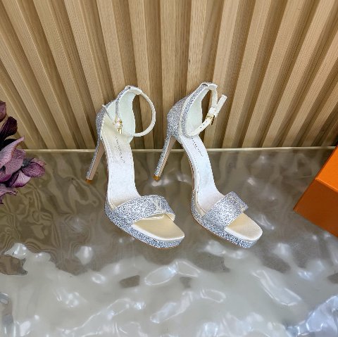 Counterfeit Louis Vuitton Shoes detail view visual reference