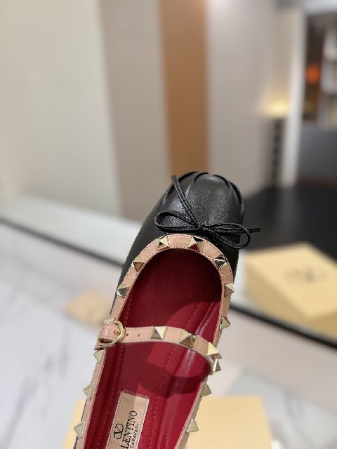 Counterfeit Shoes detail view visual reference