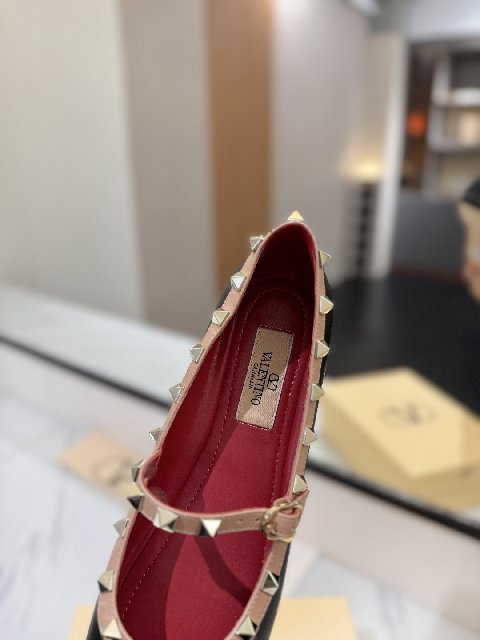 Counterfeit Shoes detail view visual reference