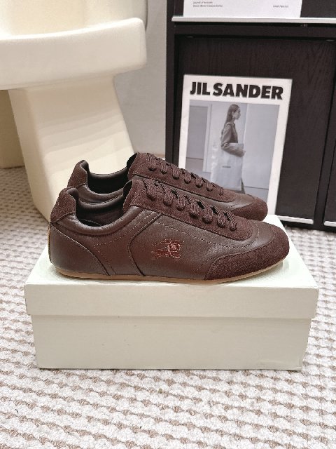 Counterfeit Burberry Knight Runner detail view visual reference