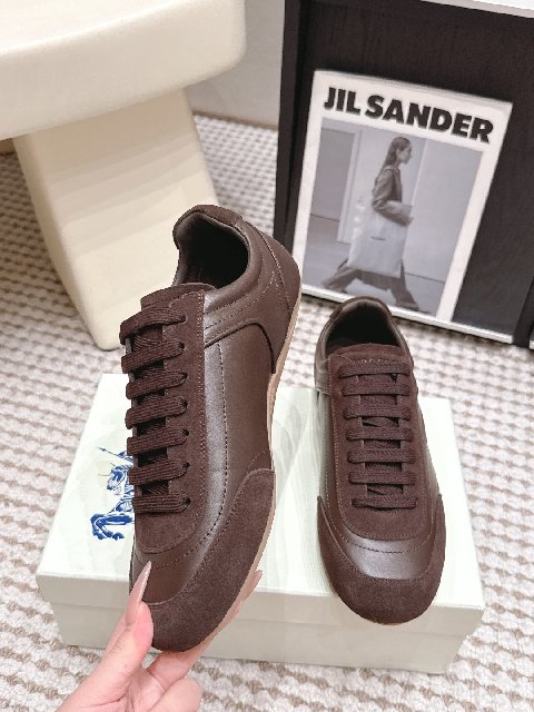 Counterfeit Burberry Knight Runner detail view visual reference