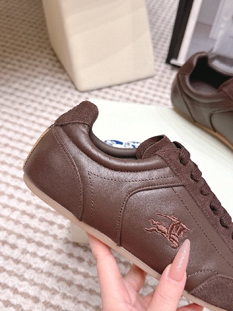Counterfeit Burberry Knight Runner detail view visual reference