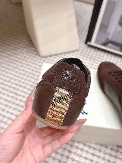 Counterfeit Burberry Knight Runner detail view visual reference