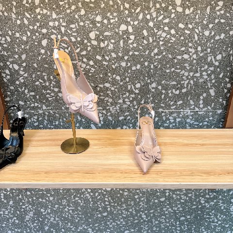 Counterfeit Valentino Shoes detail view visual reference