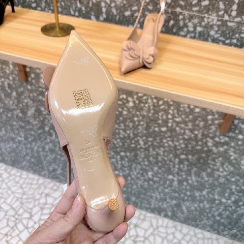 Counterfeit Valentino Shoes detail view visual reference