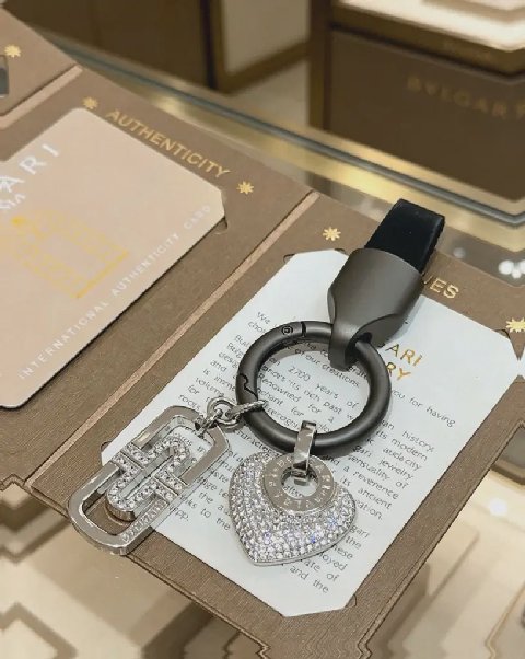 Counterfeit Bulgari accessories back view visual reference