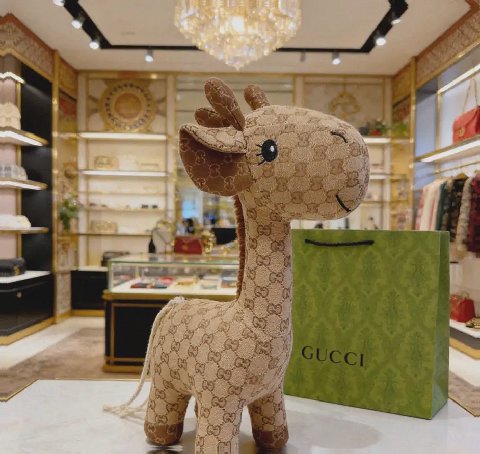 Counterfeit Gucci accessories back view visual reference