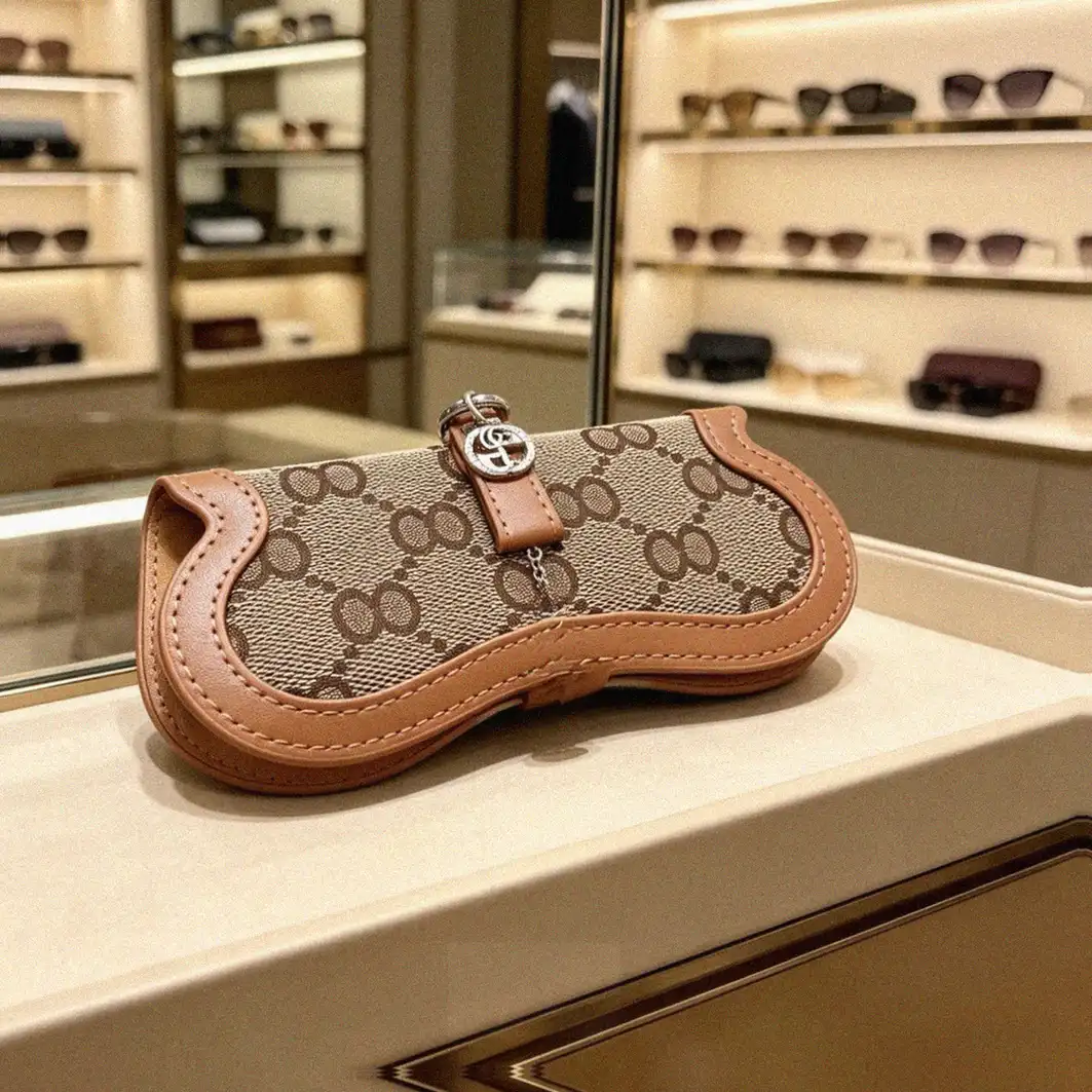 Counterfeit Gucci Anger Forest Keychain front view visual reference