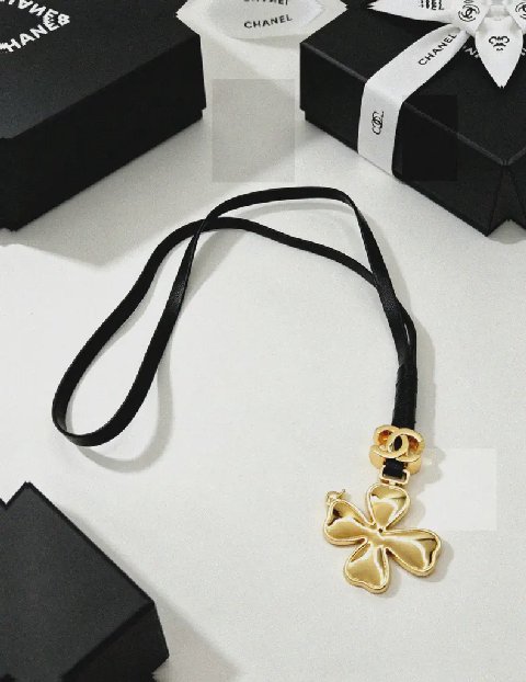 Counterfeit accessories detail view visual reference