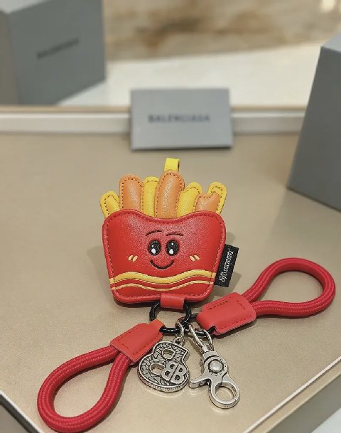 Counterfeit Balenciaga accessories detail view visual reference