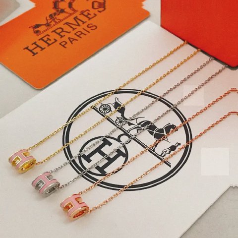 Counterfeit Hermès jewelry detail view visual reference