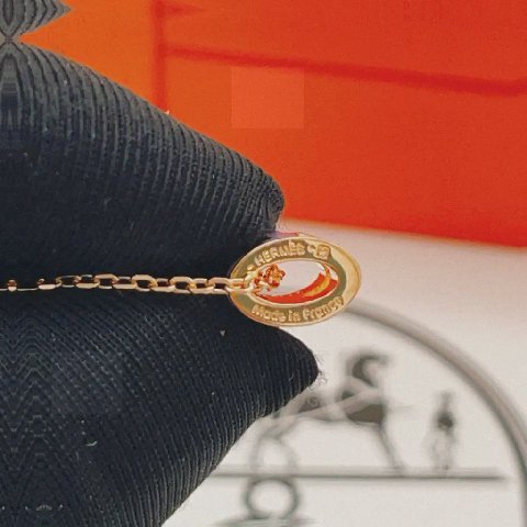 Counterfeit Hermès jewelry detail view visual reference
