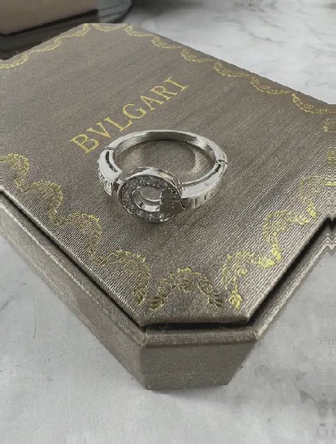 Counterfeit Bvlgari jewelry detail view visual reference