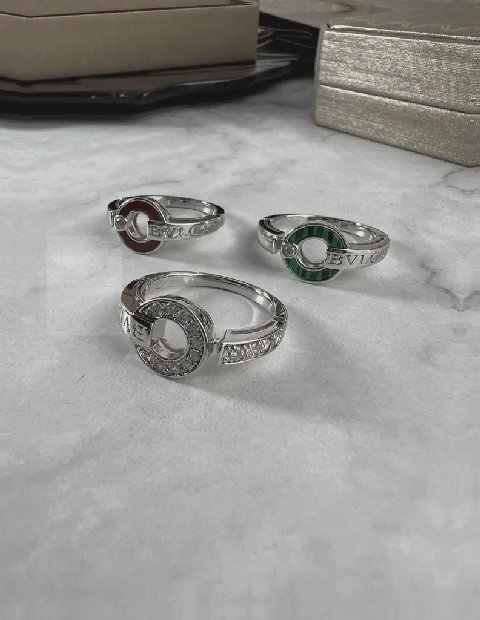 Counterfeit Bvlgari jewelry detail view visual reference