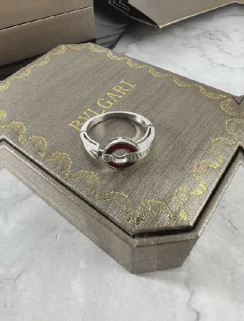Counterfeit Bvlgari jewelry detail view visual reference