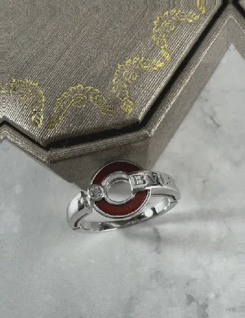 Counterfeit Bvlgari jewelry detail view visual reference