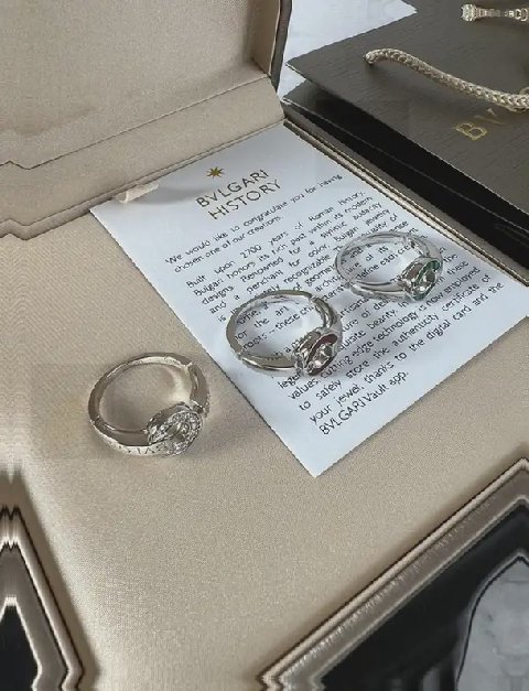 Counterfeit Bvlgari jewelry detail view visual reference