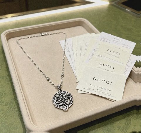 Counterfeit Gucci jewelry front view visual reference