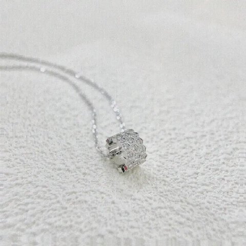 Counterfeit CHAUMET jewelry detail view visual reference