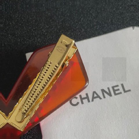 Counterfeit CHANEL accessories detail view visual reference