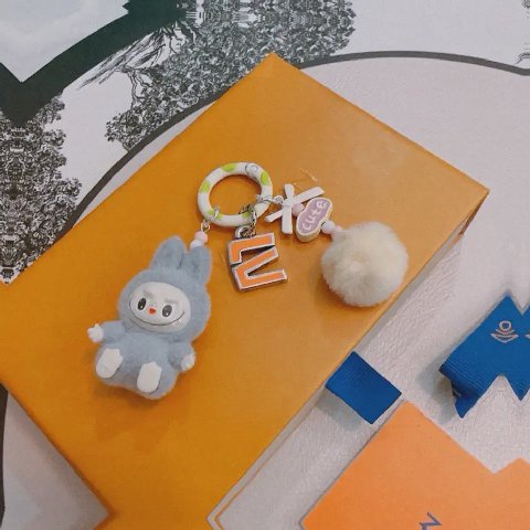 Counterfeit Louis Vuitton accessories detail view visual reference