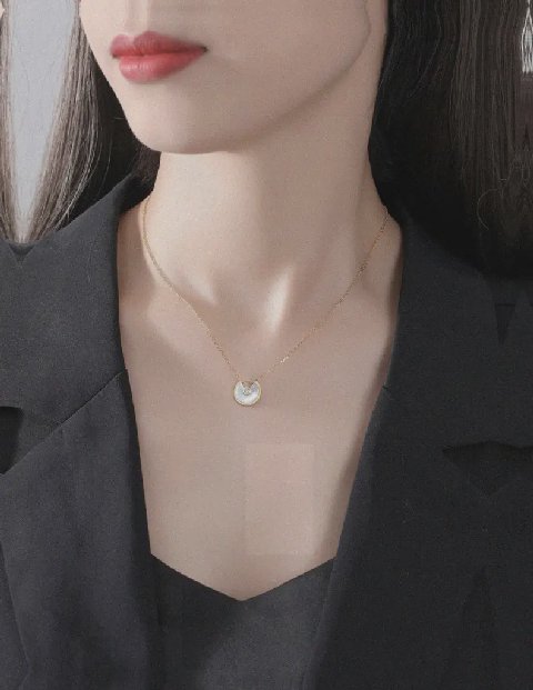 Counterfeit Cartier jewelry detail view visual reference