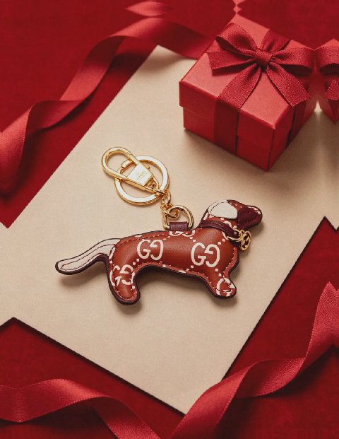 Counterfeit Gucci GG Emblem Dog Charm front view visual reference