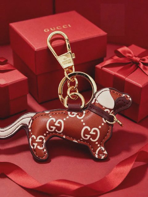 Counterfeit Gucci GG Emblem Dog Charm back view visual reference