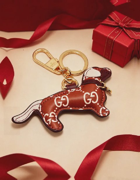 Counterfeit Gucci GG Emblem Dog Charm detail view visual reference