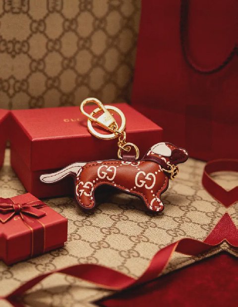 Counterfeit Gucci GG Emblem Dog Charm detail view visual reference