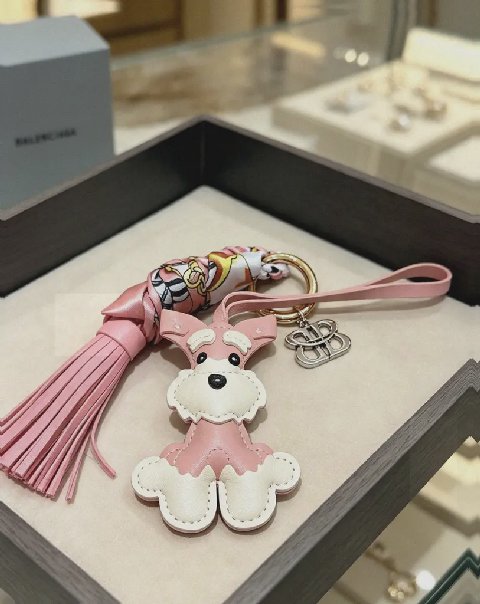 Counterfeit Balenciaga accessories detail view visual reference