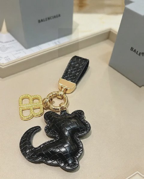 Counterfeit Balenciaga accessories detail view visual reference