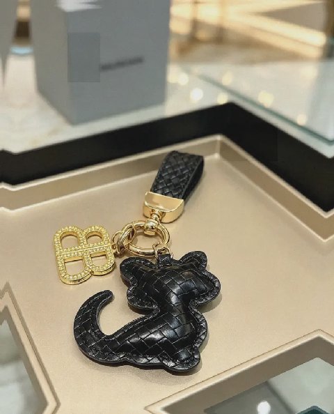 Counterfeit Balenciaga accessories detail view visual reference