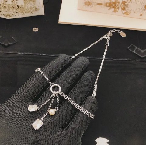 Counterfeit Dior DXL0329 detail view visual reference