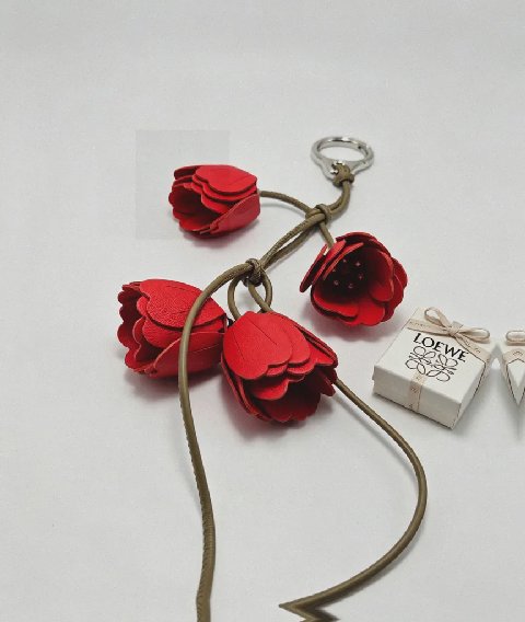 Counterfeit Loewe accessories detail view visual reference