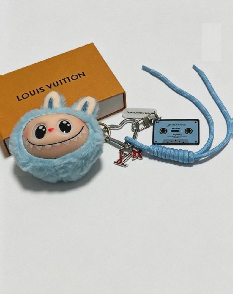Counterfeit Louis Vuitton Anger Forest Keychain detail view visual reference