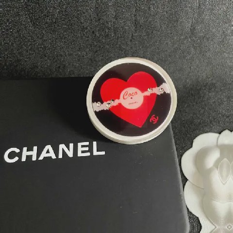 Counterfeit CHANEL jewelry detail view visual reference