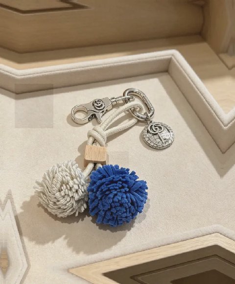 Counterfeit Gucci accessories back view visual reference